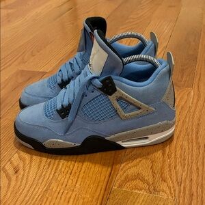 Nike Jordan 4 unc size 5 youth.